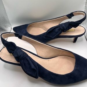 Louise et Cie Jasilen Suede Slingback Kittenheel in Navy. Size 9